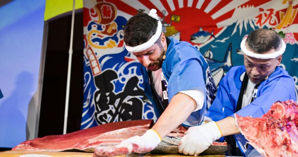 【外国人初】米国出身の寿司職人が「1級マグロ解体師」資格を取得　須崎市観光大使・デイビッド・ブハダナ氏が高知の食文化を世界に発信