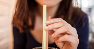 消費者の6割が「この取り組み、本当に環境に良いの？」と疑問視　紙ストローが“最も不便”に　企業のサステナビリティは「実効性」と「成果の見せ方」が鍵に